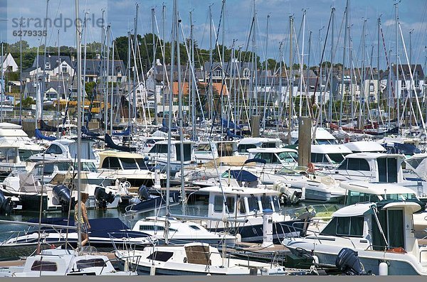 Hafen  Motorjacht  Frankreich  Europa  vertäut  Bretagne  Morbihan