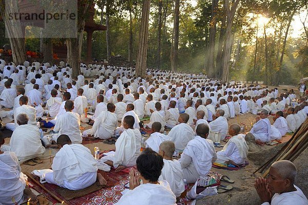 geselliges Beisammensein  Ruhe  Zeremonie  fünfstöckig  Buddhismus  Südostasien  Vietnam  Nonne  Mönch  Angkor  Asien  Bayon Tempel  Kambodscha