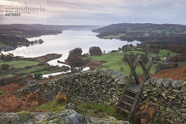 Steinmauer Europa Großbritannien über trocken See Windermere Cumbria England