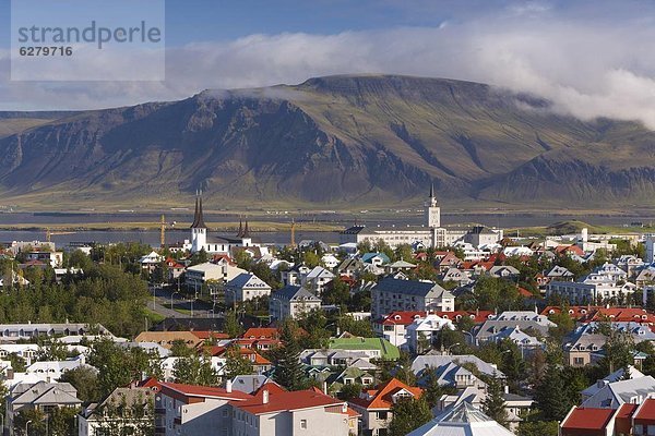 Reykjavik Hauptstadt Hafen Gebäude Großstadt bunt Kirche Ansicht Island Perlan