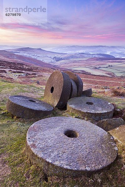 Europa  Winter  Ecke  Ecken  Großbritannien  Sonnenaufgang  Kälte  Stanage Edge  Derbyshire  England  Peak District National Park