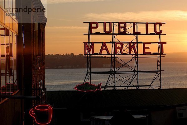 Vereinigte Staaten von Amerika  USA  Hecht  Esox lucius  Nordamerika  Geräusch  Markt  Hecht  Platz  Seattle  Washington State