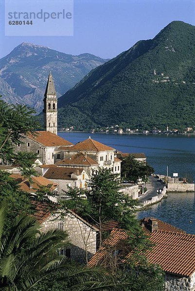 Europa  über  Kirche  Dorf  Ansicht  UNESCO-Welterbe  Bucht  Kotor  Montenegro