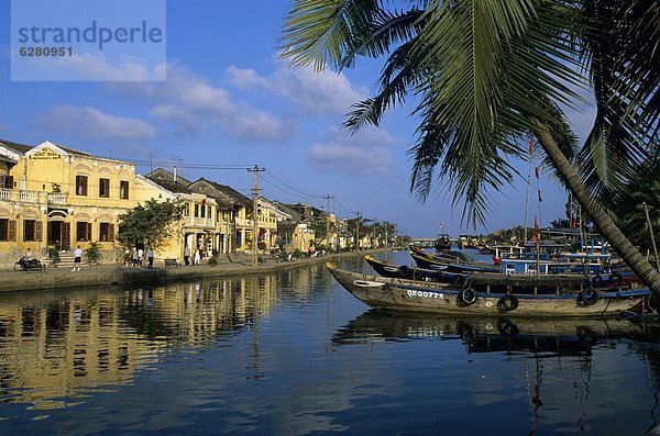 Stadt  Boot  Fluss  angeln  Ansicht  vorwärts  Lagerfeuer  Südostasien  UNESCO-Welterbe  Vietnam  Asien  Hoi An  alt