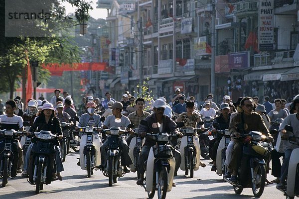 Straße  füllen  füllt  füllend  beschäftigt  Großstadt  Südostasien  Mofa  Roller  Vietnam  Asien