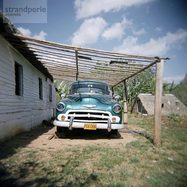 nahe Auto grün Bauernhof Hof Höfe amerikanisch Westindische Inseln Mittelamerika Viñales Kuba alt