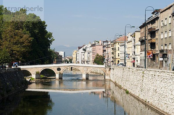 Sarajevo  Hauptstadt  Europa  über  Brücke  Fluss  Bosnien-Herzegowina  Mord  Platz