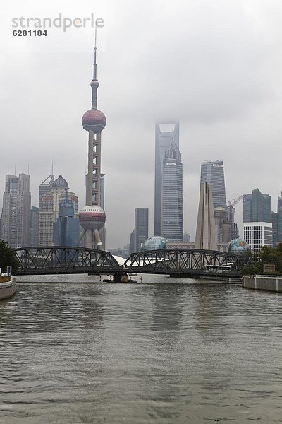 Einkaufszentrum  Skyline  Skylines  über  Ostasien  Brücke  Garten  Bach  China  Asien  Perle  Pudong  Shanghai  Suzhou