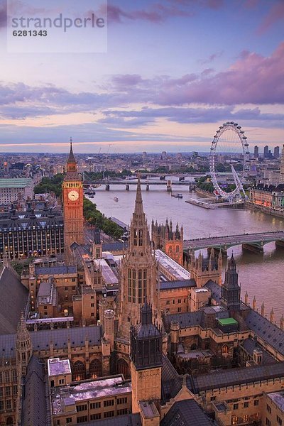 Palast von Westminster  Big Ben und Themse von Victoria Tower  London  England  Großbritannien  Europa