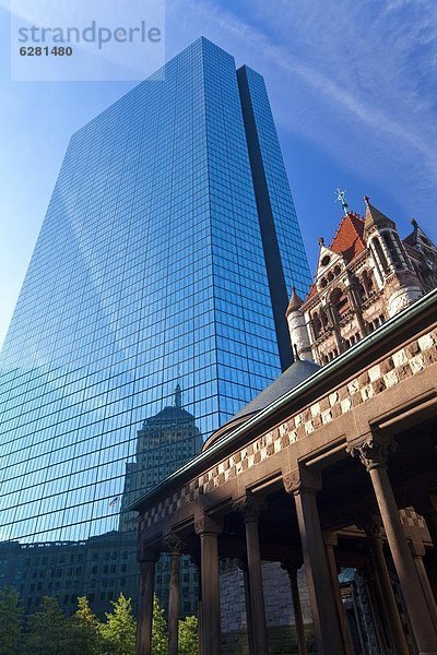 Trinity Church spiegelt sich in modernen Wolkenkratzer  Boston  Massachusetts  Neuengland  Vereinigte Staaten von Amerika  Nordamerika