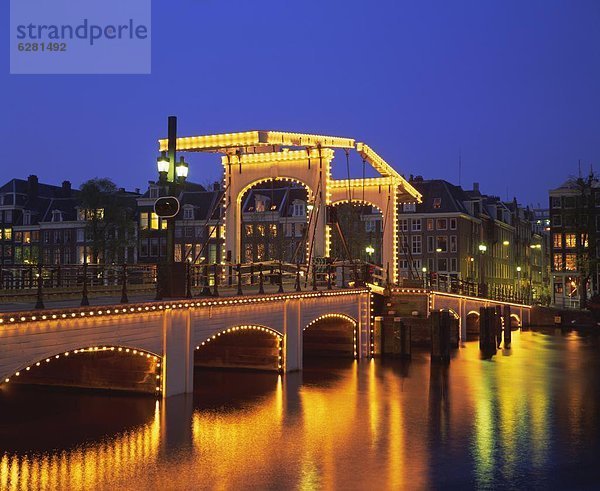 beleuchtet Amsterdam Hauptstadt Europa Abend Brücke