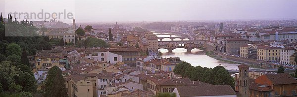 Panorama  zeigen  Europa  über  Fluss  Ansicht  Platz  David von Michelangelo  Arno  Florenz  Abenddämmerung  Italien  Toskana