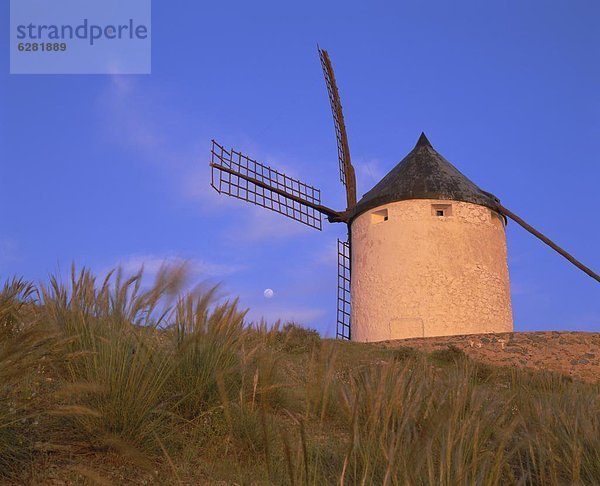 Windturbine  Windrad  Windräder  Europa  Consuegra  Spanien