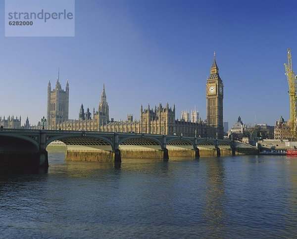 Die Themse  die Westminster Bridge und die Houses of Parliament  London  England  UK