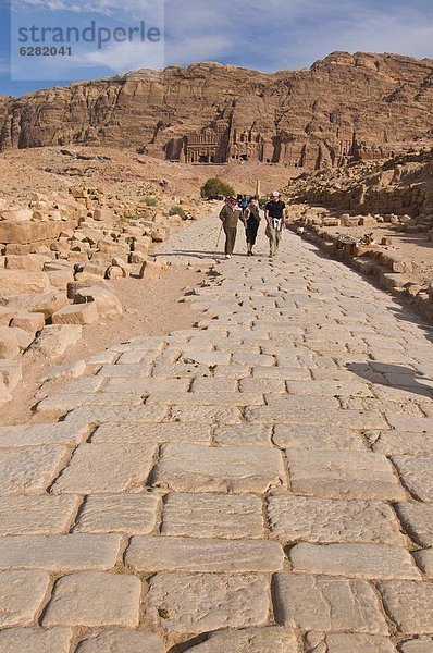 Kopfsteinpflaster  Straße  Monarchie  Ansicht  Naher Osten  UNESCO-Welterbe  Katakombe  alt  Petra  römisch