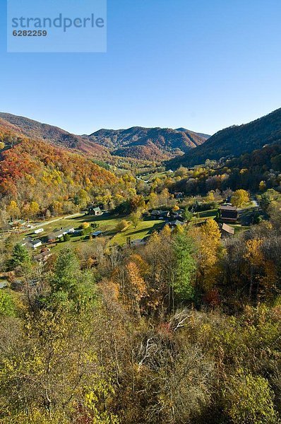 Vereinigte Staaten von Amerika USA Sommer über Tal bunt Indianer Nordamerika Ansicht Great Smoky Mountains Nationalpark UNESCO-Welterbe Laub Tennessee