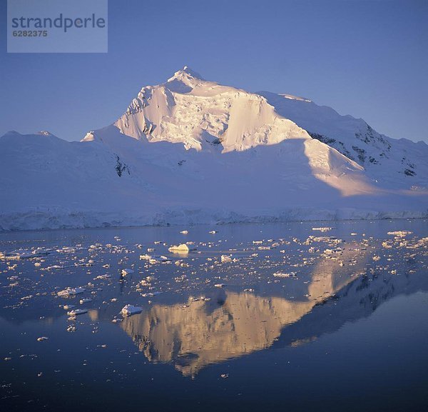 Westküste der Antarktischen Halbinsel  Antarktis  Polarregionen