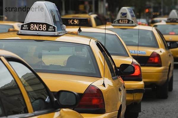 Taxis  Manhattan  New York City  New York  Vereinigte Staaten von Amerika  Nordamerika