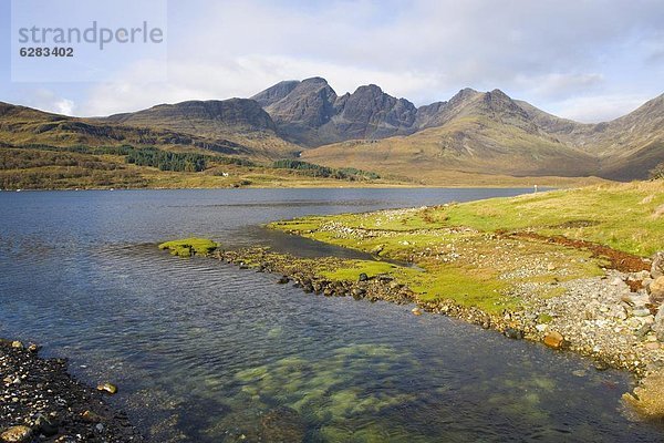 durchsichtig  transparent  transparente  transparentes  Wasser  Europa  Großbritannien  Hügel  Highlands  Ansicht  See  Isle of Skye  Schottland
