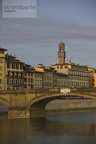 Europa  über  Fluss  Arno  Florenz  Italien  Toskana