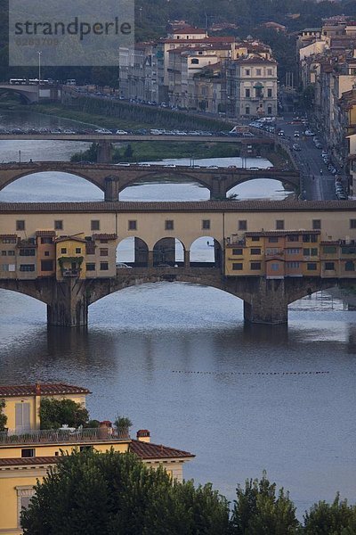 Brücken über den Fluss Arno  Florenz  Toskana  Italien  Europa