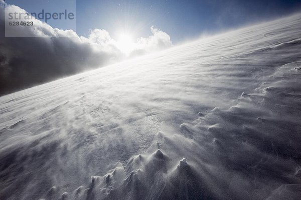 bedecken  blasen  bläst  blasend  über  Wind  Berg  Fuji  Asien  Japan  Shizuoka Präfektur  Schnee