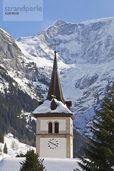 Europa  Berg  bedecken  über  Eis  Kirche  Dorf  Westalpen  Berner Oberland  Grindelwald  Schnee  Schweiz