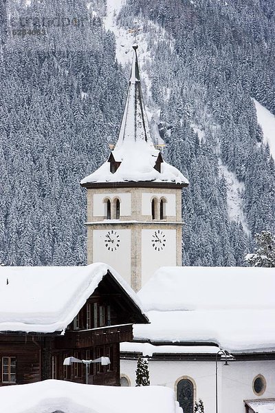 Europa  Kirche  Dorf  Westalpen  Berner Oberland  Grindelwald  schwer  Schnee  Schweiz