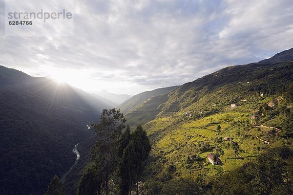 Sonnenuntergang  über  Fluss  Schlucht  Himalaya  Asien  Bhutan