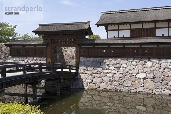 Wassergraben  Palast  Schloß  Schlösser  über  Brücke  Eingang  Japan  Nagano