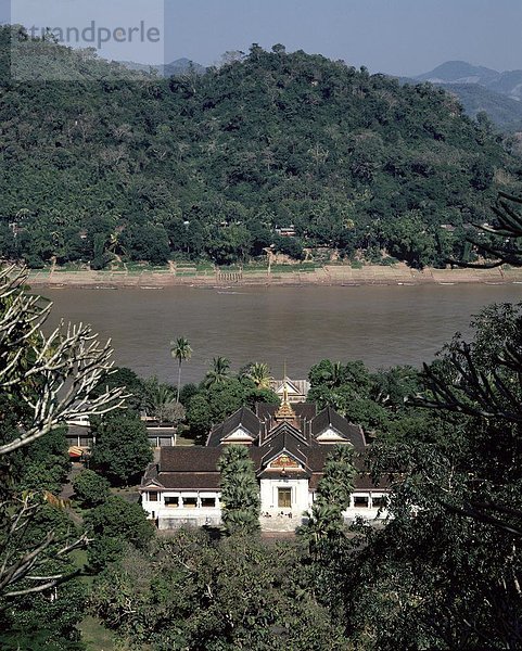 Fluss  Monarchie  Palast  Schloß  Schlösser  Südostasien  Vietnam  Asien  Laos