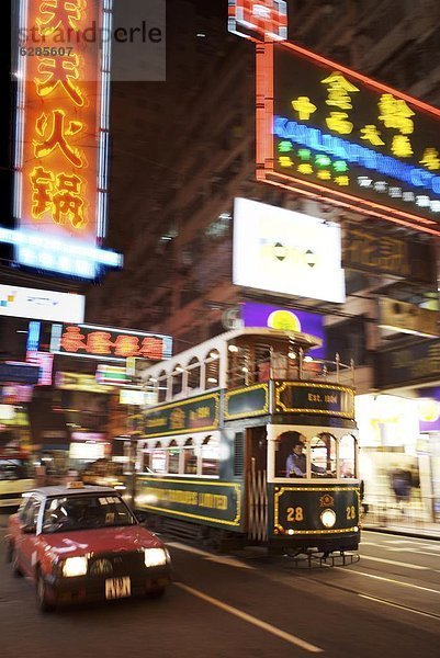 Neonlicht  Beleuchtung  Licht  Taxi  Straßenbahn  China  Asien  Hongkong
