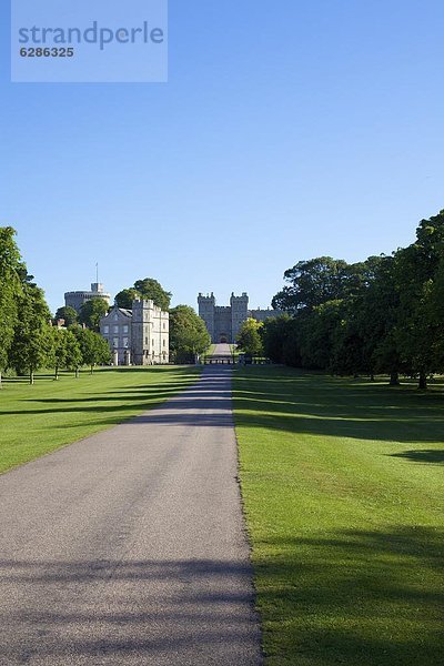 Die langen Spaziergang und Schloss Windsor  Windsor  Berkshire  England  Vereinigtes Königreich  Europa