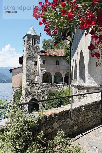 Santa Caterina del Sasso Kloster  Lago Maggiore  Lombardei  Italien  Europa