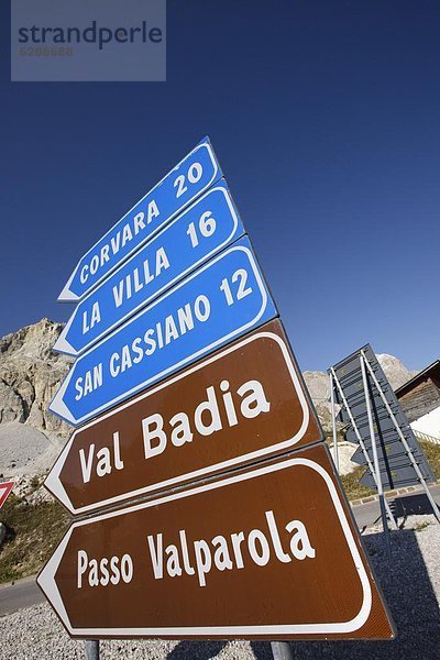 Europa  Straßenschild  Dolomiten  Italien