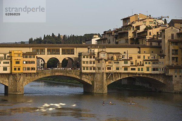 Europa  über  Fluss  Arno  Florenz  Italien  Toskana