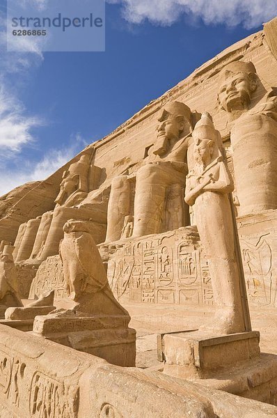Nordafrika  Außenaufnahme  Statue  groß  großes  großer  große  großen  Umzug  umziehen  ausziehen  einziehen  UNESCO-Welterbe  Afrika  Ägypten