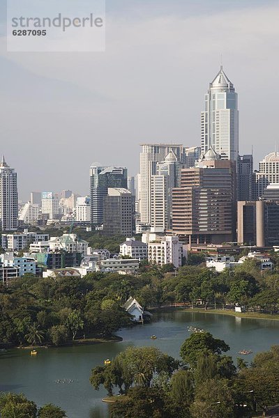 Skyline der Stadt und dem Lumpini Park  Bangkok  Thailand  Südostasien  Asien