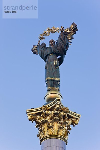 Kiew  Hauptstadt  Europa  Quadrat  Quadrate  quadratisch  quadratisches  quadratischer  Statue  Unabhängigkeit  Ukraine