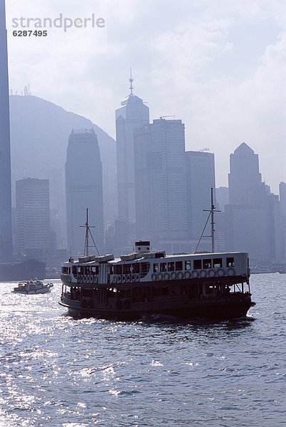 Skyline  Skylines  Dunst  Insel  China  Asien  Hongkong  Star Ferry