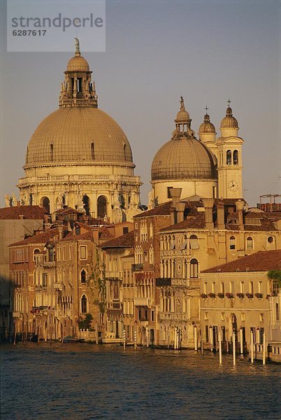 Europa  Brücke  Kirche  zuprosten  anstoßen  UNESCO-Welterbe  Venetien  Italien  Venedig