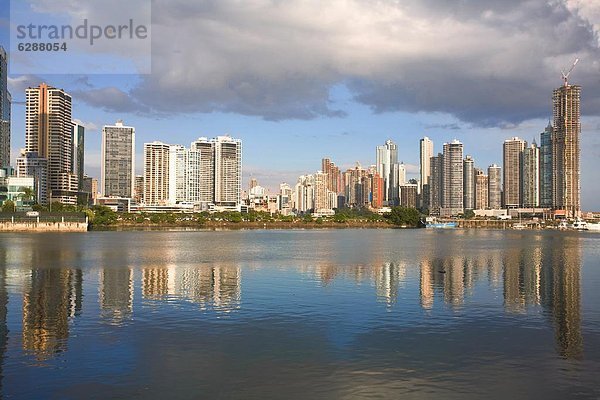 Panama City  Hauptstadt  Gebäude  Spiegelung  Mittelamerika  Allee  Balboa  Bucht  Panama