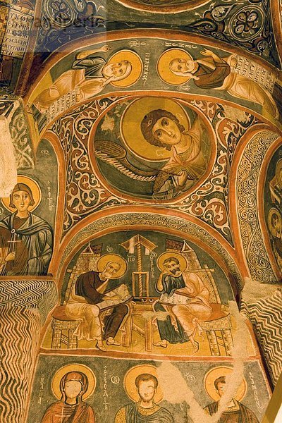 Truthuhn  Felsbrocken  schneiden  Dunkelheit  offen  Kirche  Himmel  UNESCO-Welterbe  Anatolien  Kappadokien  Eurasien  Türkei