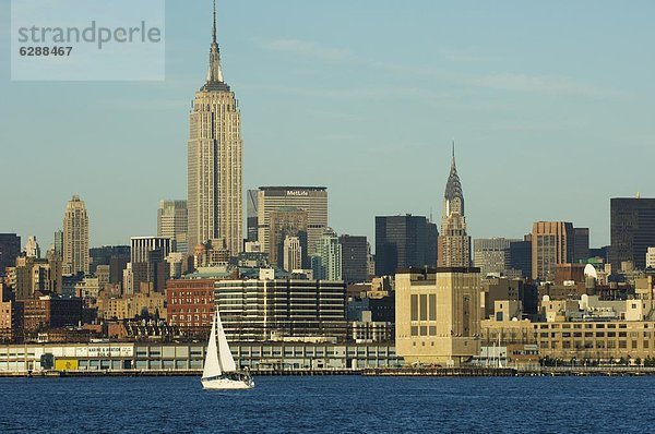 Vereinigte Staaten von Amerika  USA  Skyline  Skylines  New York City  Gebäude  Fluss  Nordamerika  Innenstadt  Hudson River  Manhattan