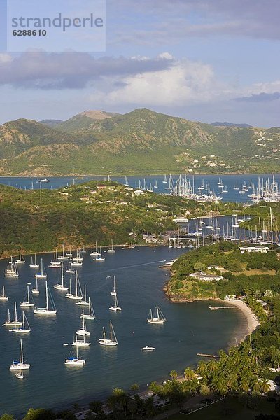 Hafen  sehen  Karibik  Westindische Inseln  Mittelamerika  Ansicht  Erhöhte Ansicht  Aufsicht  Schiffswerft  heben  hoch  oben  englisch  Leeward Islands