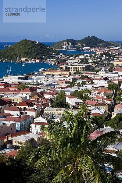 Palast Schloß Schlösser über Stadt Karibik Westindische Inseln Mittelamerika Ansicht Erhöhte Ansicht Aufsicht heben Virgin Islands