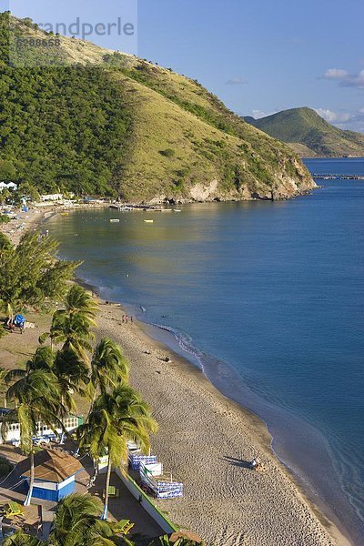 Strand  über  Karibik  Westindische Inseln  Mittelamerika  Ansicht  Erhöhte Ansicht  Aufsicht  heben  Fregattvogel  Fregatidae  Bucht  Leeward Islands