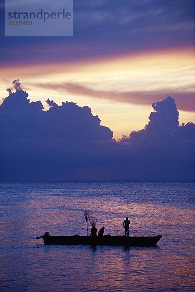 Ostafrika  Ozean  Morgendämmerung  Boot  Indianer  angeln  Afrika  Tansania