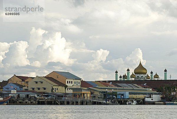 Skyline  Skylines  Südostasien  Asien  Kuching  Malaysia  alt  Viertel Menge  Sarawak