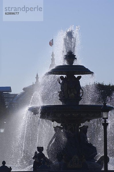 Springbrunnen  Brunnen  Fontäne  Fontänen  Paris  Hauptstadt  Frankreich  Zierbrunnen  Brunnen  Place de la Concorde